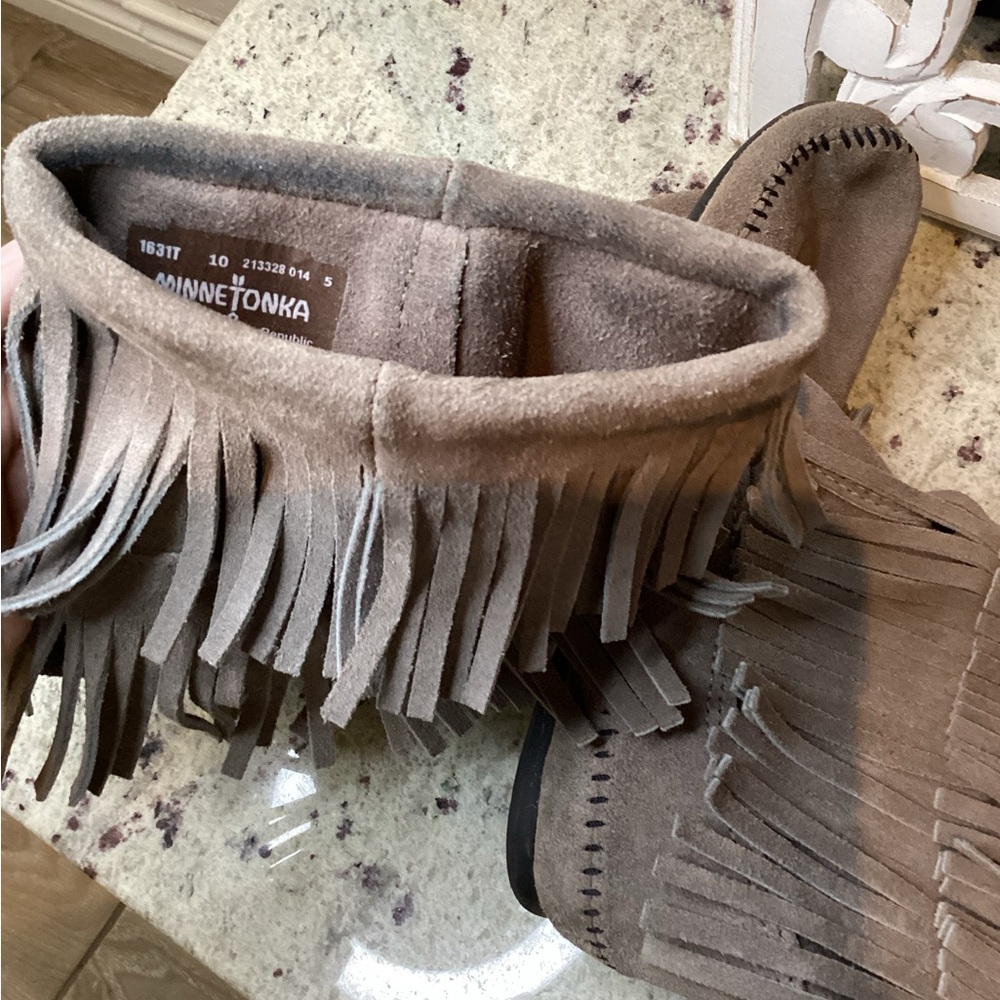 Minnetonka Fabulous Fringe Suede Leather Moccasin Boots Size 10 - Picture 10 of 12